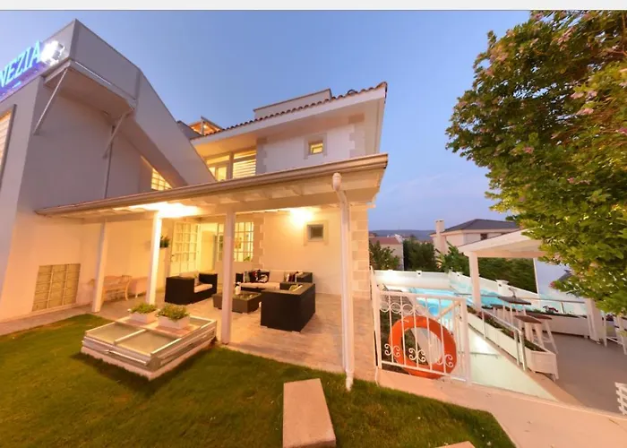 Venezia By Nobela Hotel *